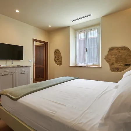 Croce Di Mezzo Farm stay *