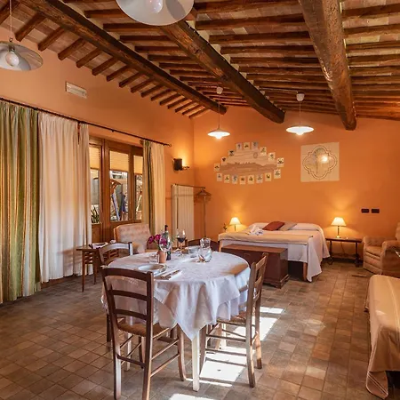 Croce Di Mezzo Farm stay *