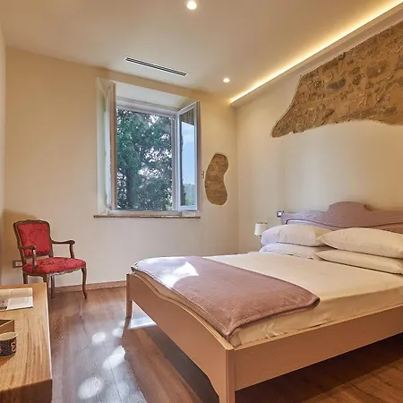 Croce Di Mezzo Farm stay *