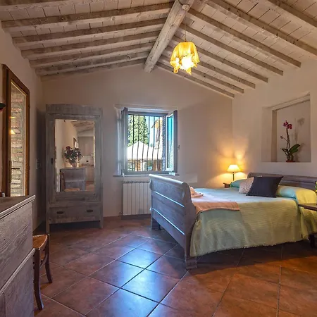 Croce Di Mezzo Farm stay